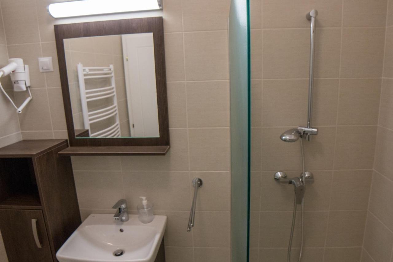 Mecset Apartman Eger Esterno foto