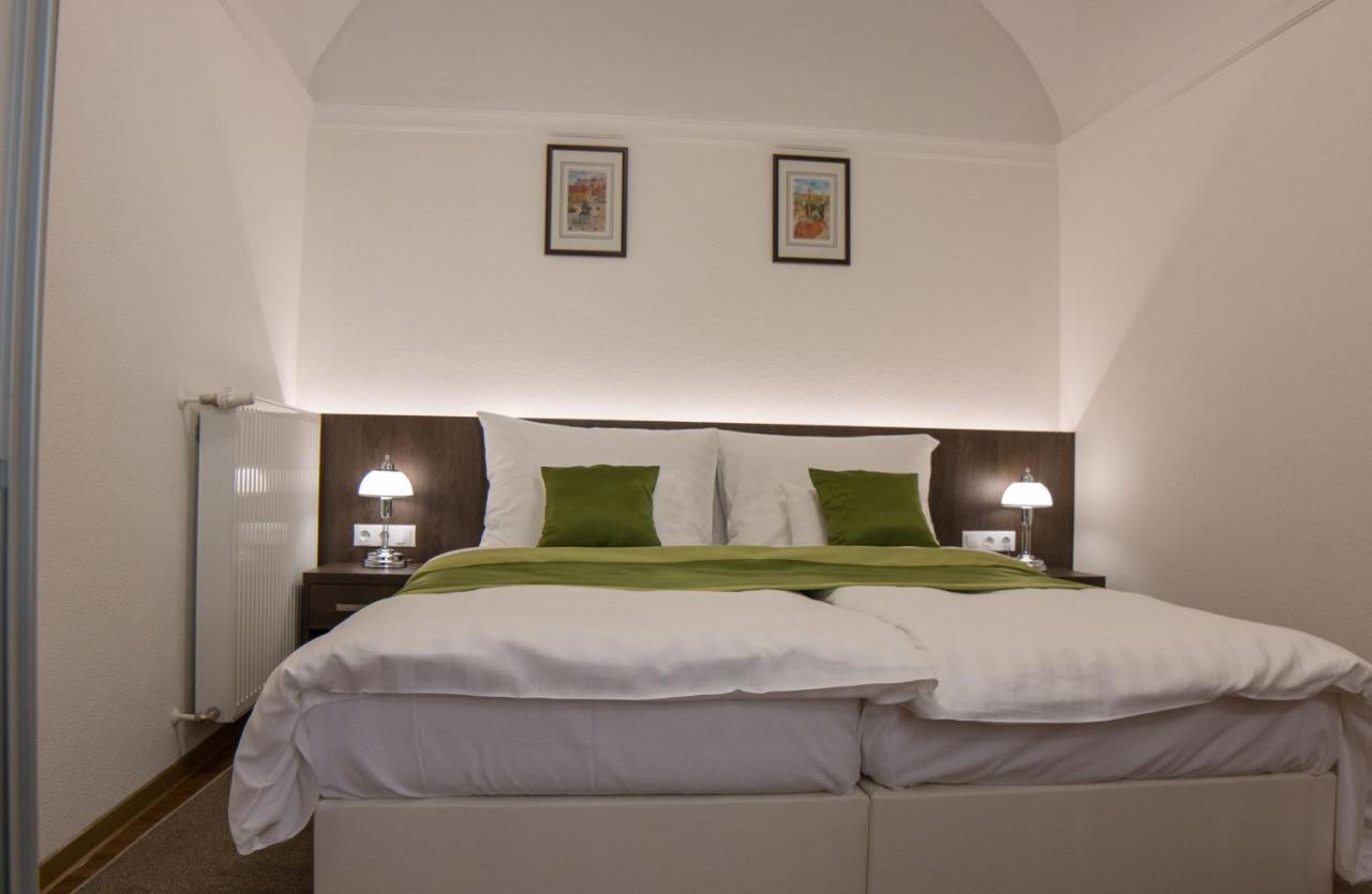 Mecset Apartman Eger Esterno foto