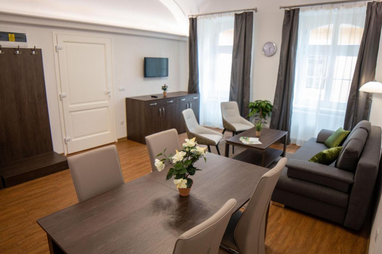 Mecset Apartman Eger Esterno foto