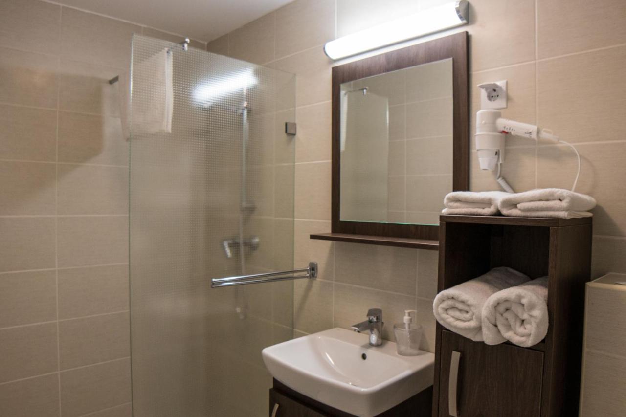 Mecset Apartman Eger Esterno foto