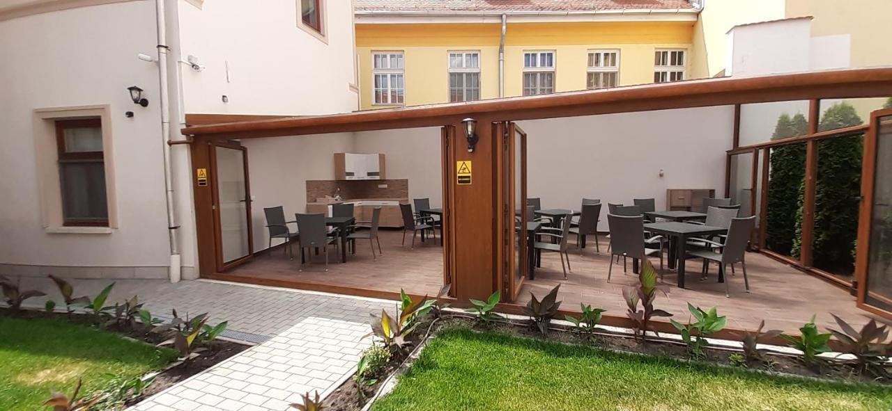 Mecset Apartman Eger Esterno foto