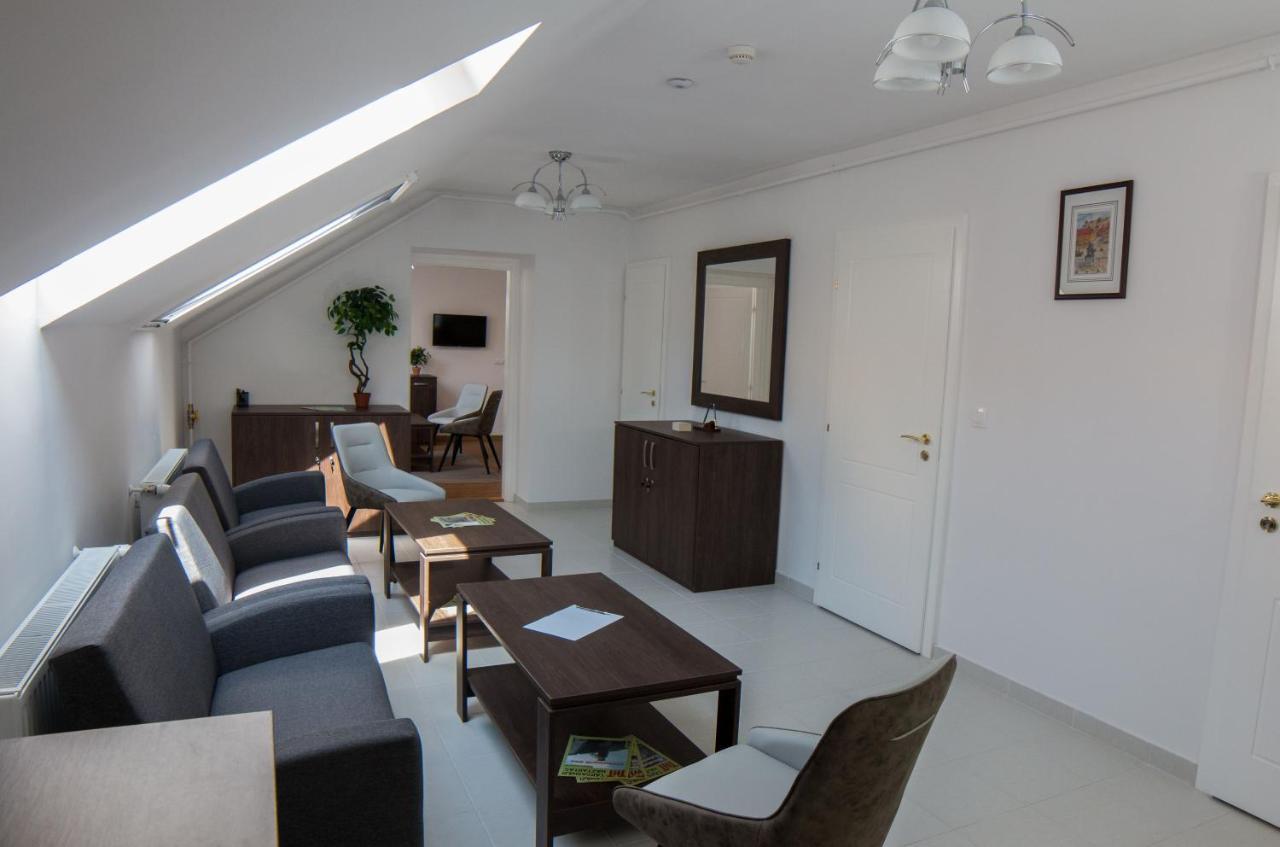 Mecset Apartman Eger Esterno foto