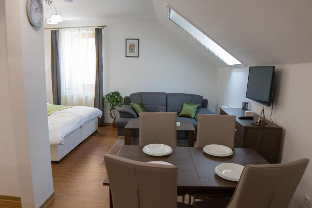 Mecset Apartman Eger Esterno foto