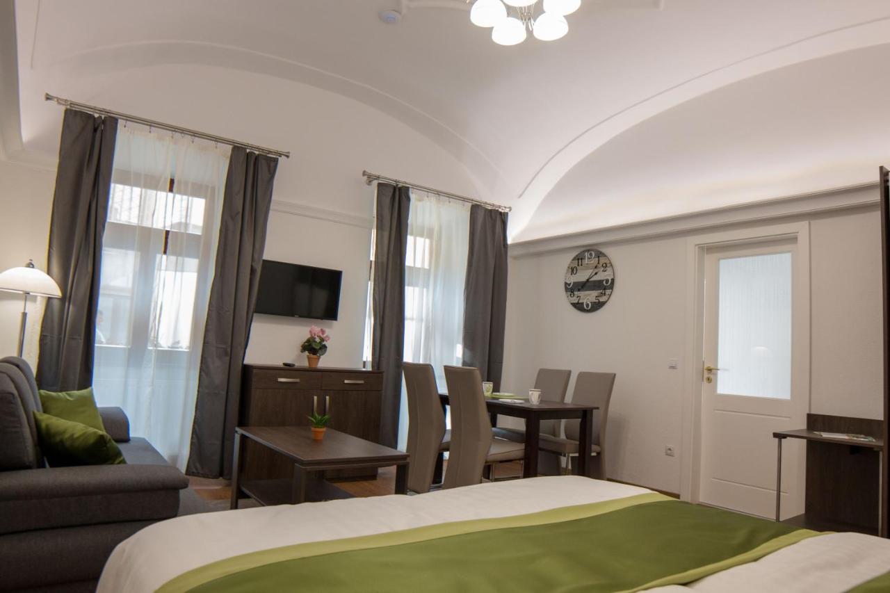 Mecset Apartman Eger Esterno foto