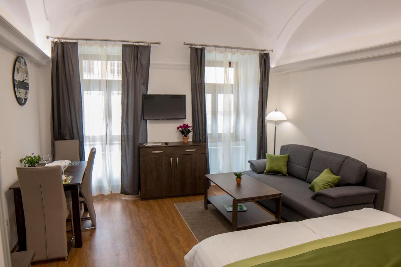 Mecset Apartman Eger Esterno foto
