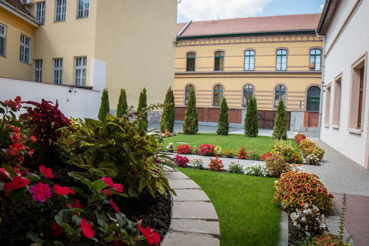 Mecset Apartman Eger Esterno foto