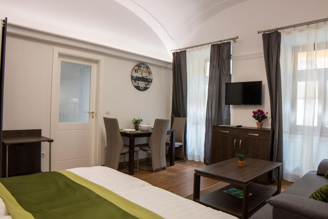 Mecset Apartman Eger Esterno foto
