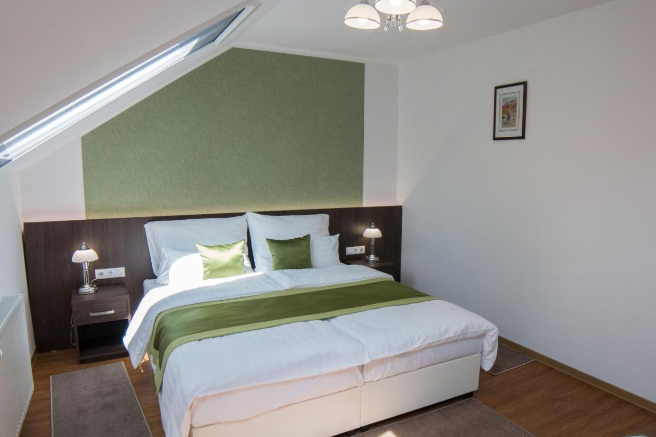 Mecset Apartman Eger Esterno foto